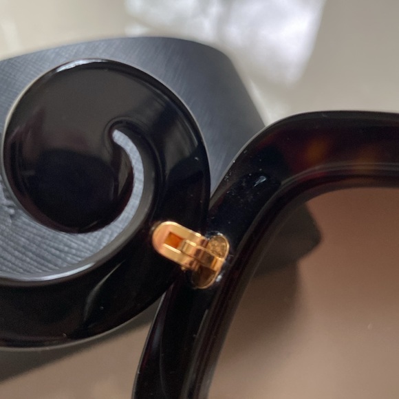 Prada Black iconic scroll arm sunglasses - Picture 5 of 7